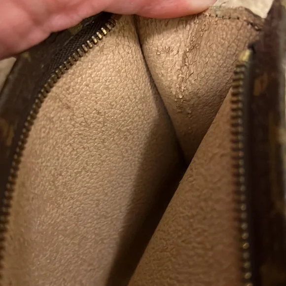 Sold✅Louis Vuitton Toiletry Pouch - Picture 11 of 11